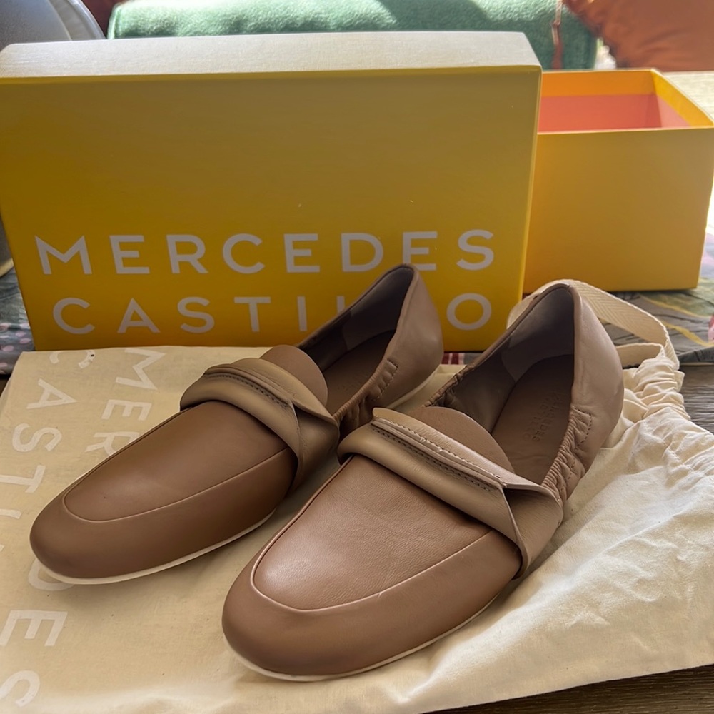 NWT Mercedes Castillo loafers Taupe size 8